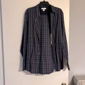 Mens Calvin Klein L button down shirt.